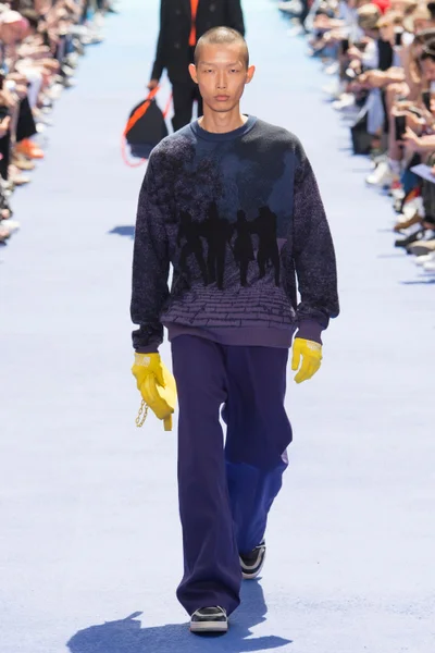 Look 44